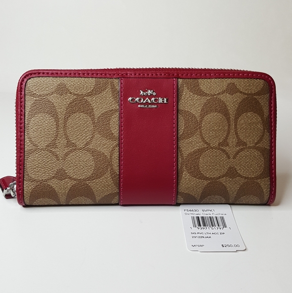 Coach Handbags - Coach signature leather wallet.